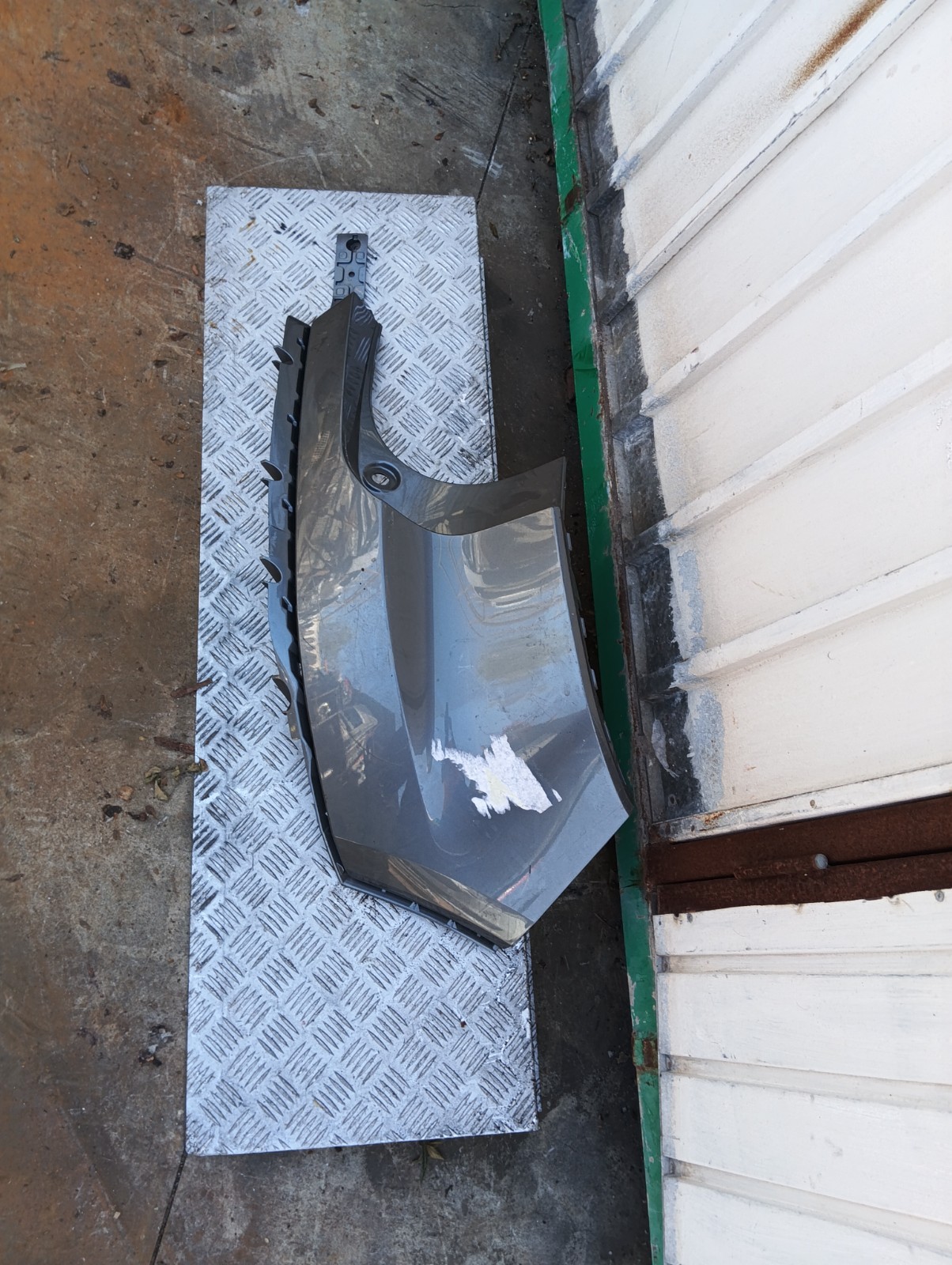 Pomili Paraurti posteriore Angolo destro Volvo XC40 31449337 nuovo