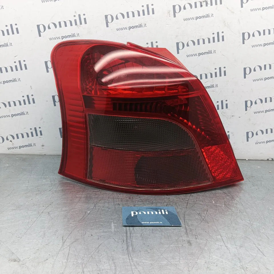 Pomili Fanaleria Fanale posteriore Toyota Yaris II sinistro alogeno 81561-52490 usato
