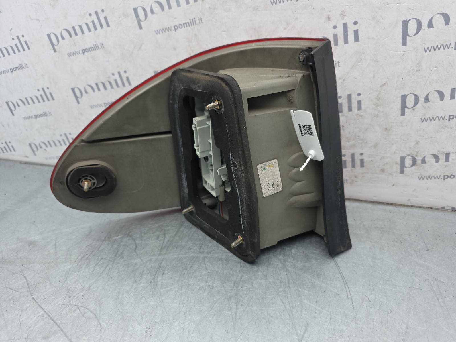 Pomili Fanaleria Mercedes-Benz Classe E S211 fanale posteriore destro usato