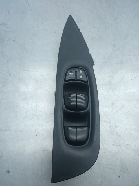 Pomili Rivestimenti interni e parti interne Alzacristallo elettrico porta anteriore SX Nissan Qashqai (J11E)