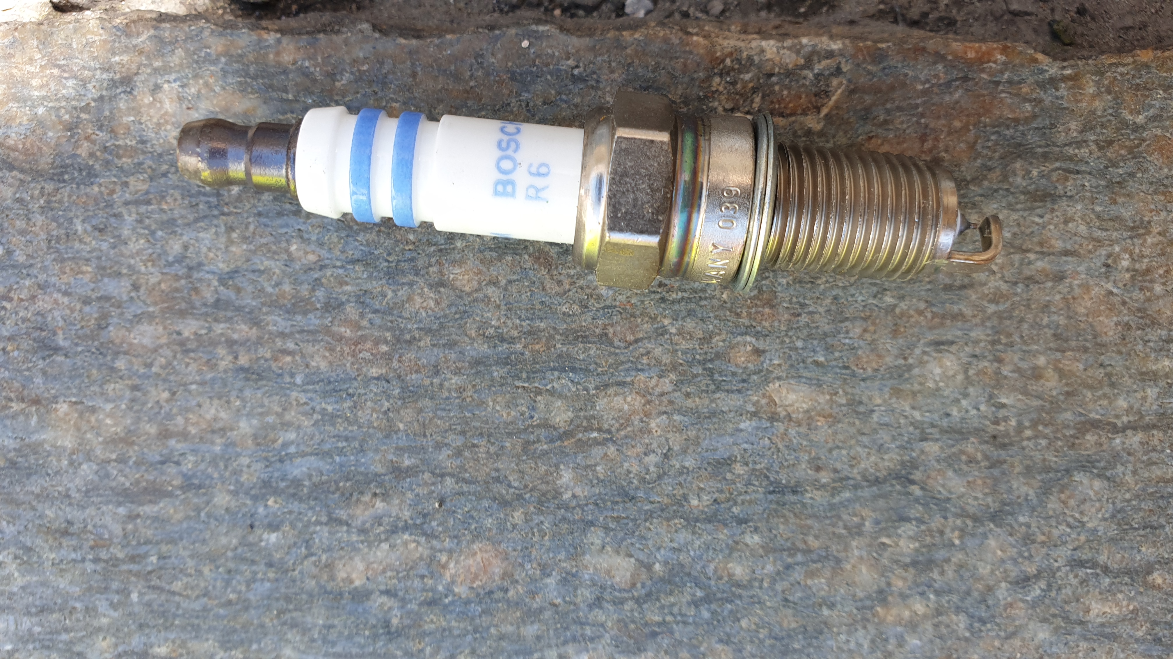 Bosch Candele di accensione YR6KI332S candela doppio iridio