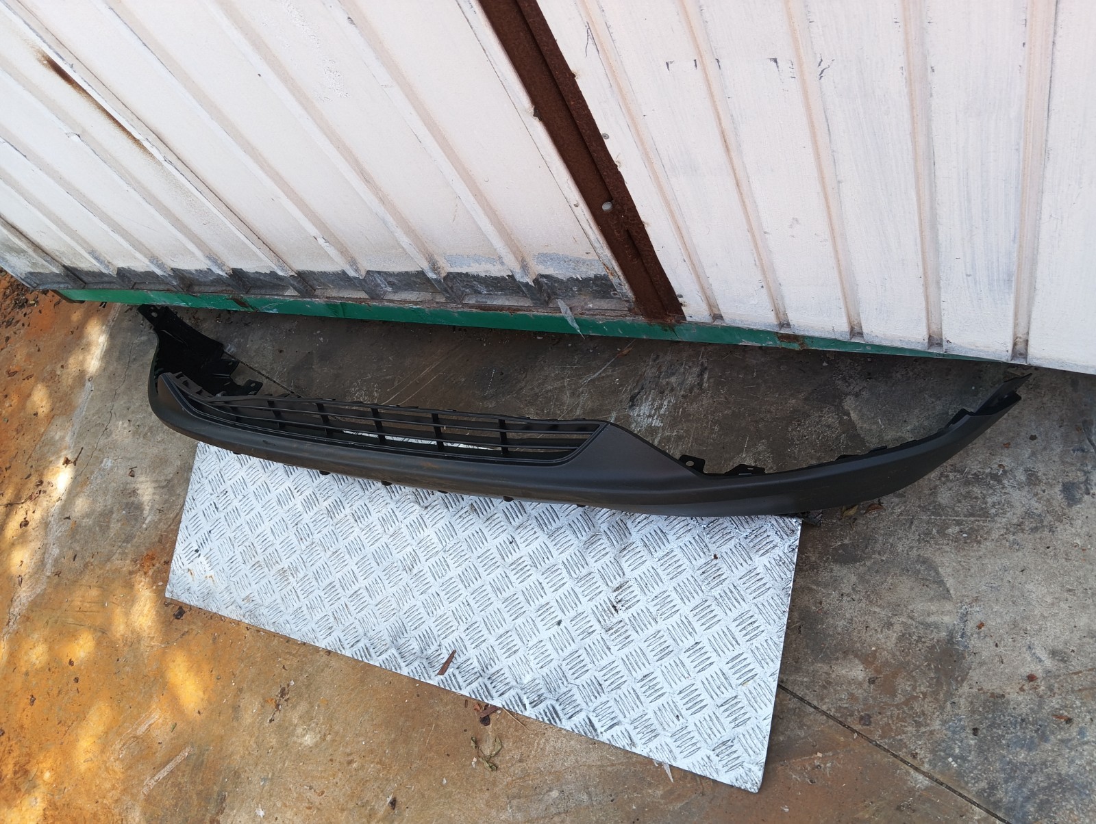 Pomili Paraurti anteriore Ford Ka+ J7BB-17F775-A spoiler paraurti usato