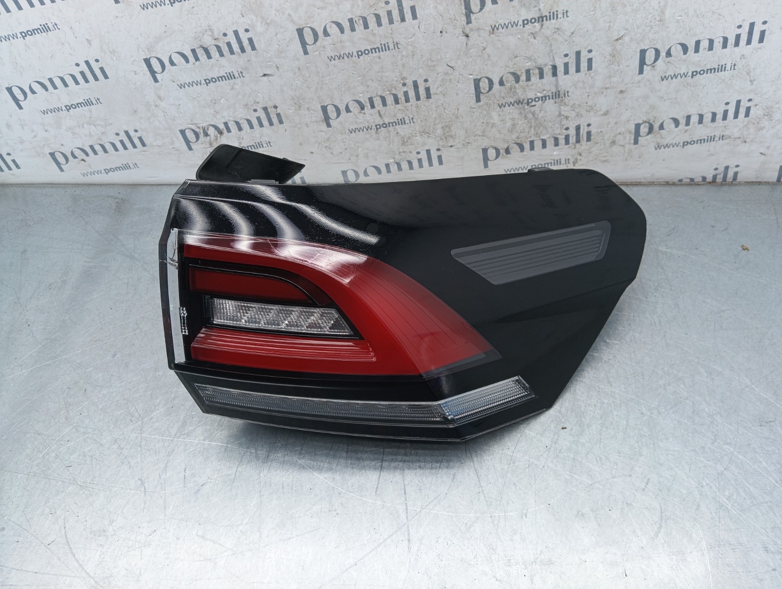 Pomili Fanaleria Volkswagen Taigo fanale posteriore destro crepato