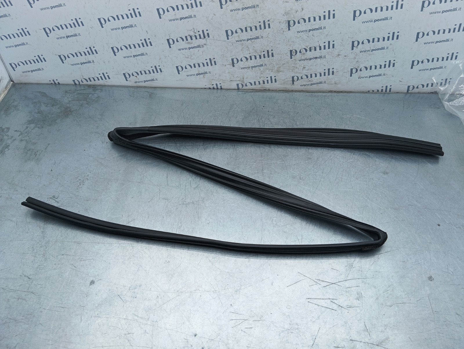 Pomili Lamierati esterni Guarnizione vetro porta Toyota RAV4 68152-42061