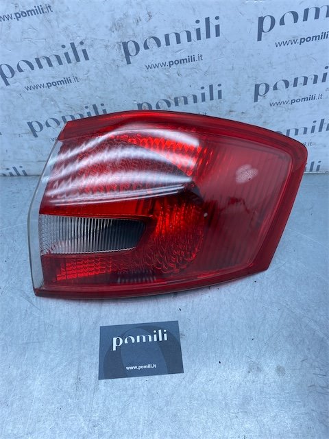 Pomili Fanaleria fanale posteriore Ford Kuga CBV destro esterno