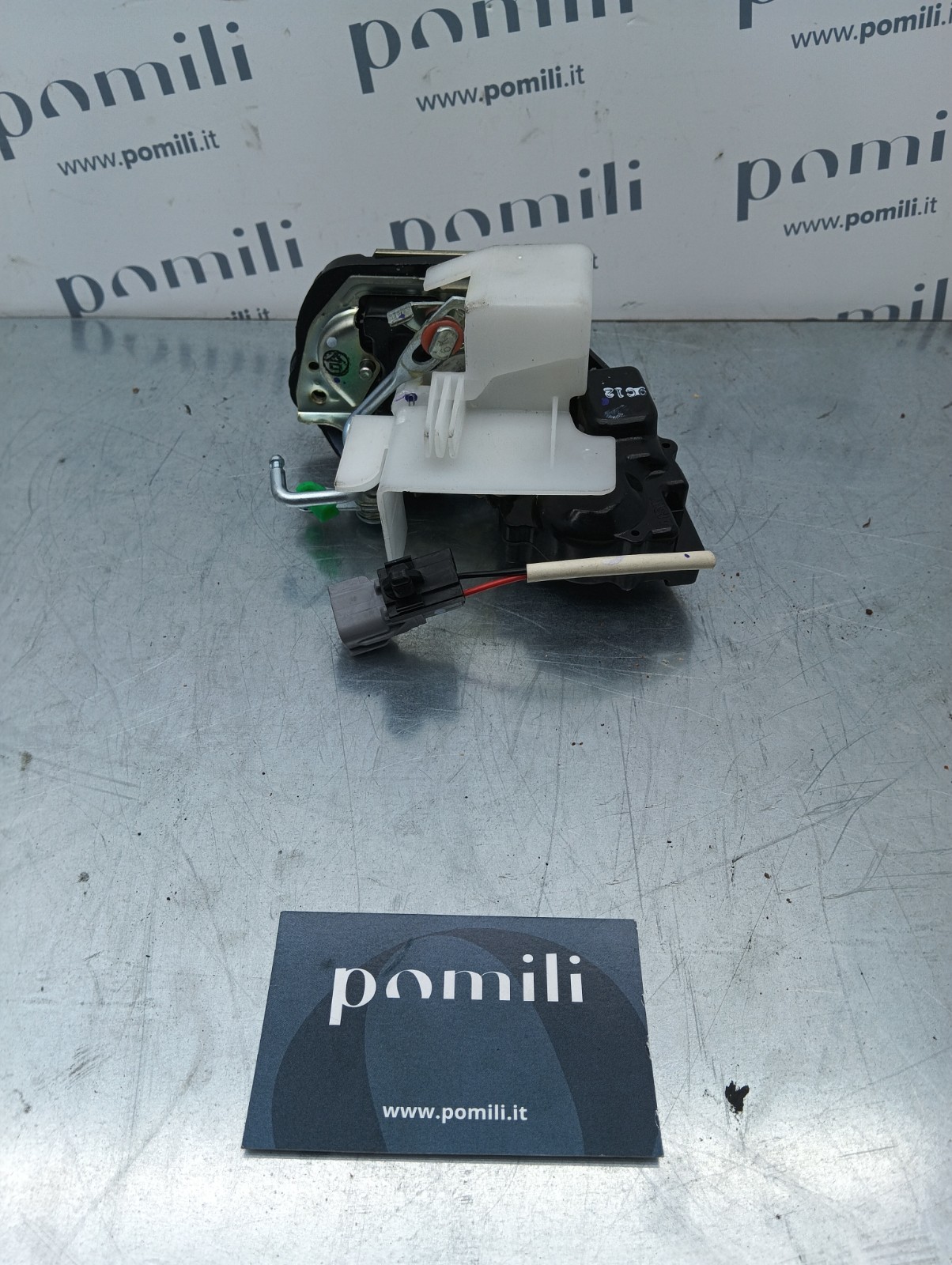 Pomili Lamierati esterni Serratura portiera posteriore sinistra Toyota RAV4 69060-42011 nuova