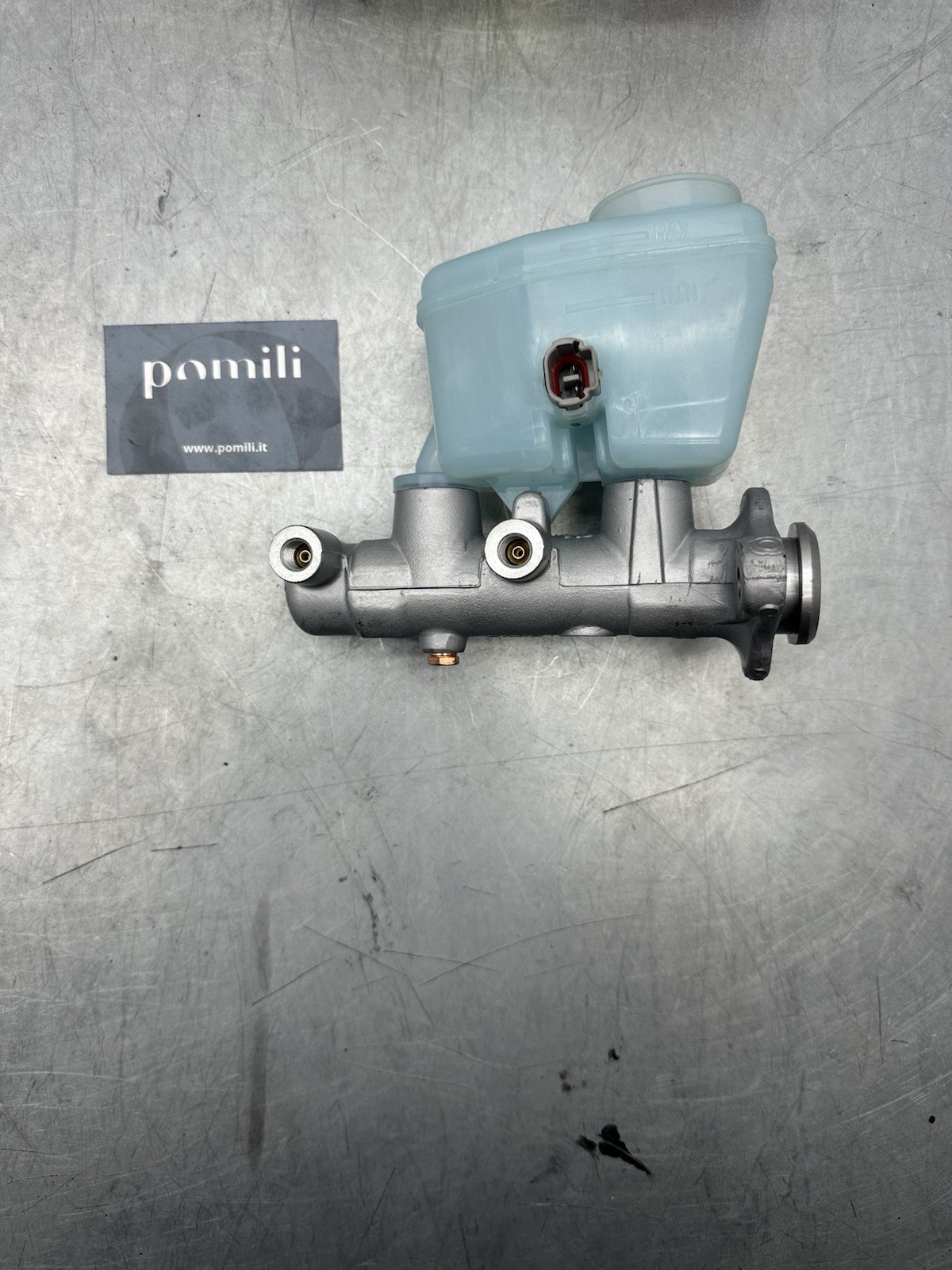 Pomili Freni e ricambi Pompa Cilindro Maestro Freno Toyota Land Cruiser 120 Prado 47201-60660 nuova