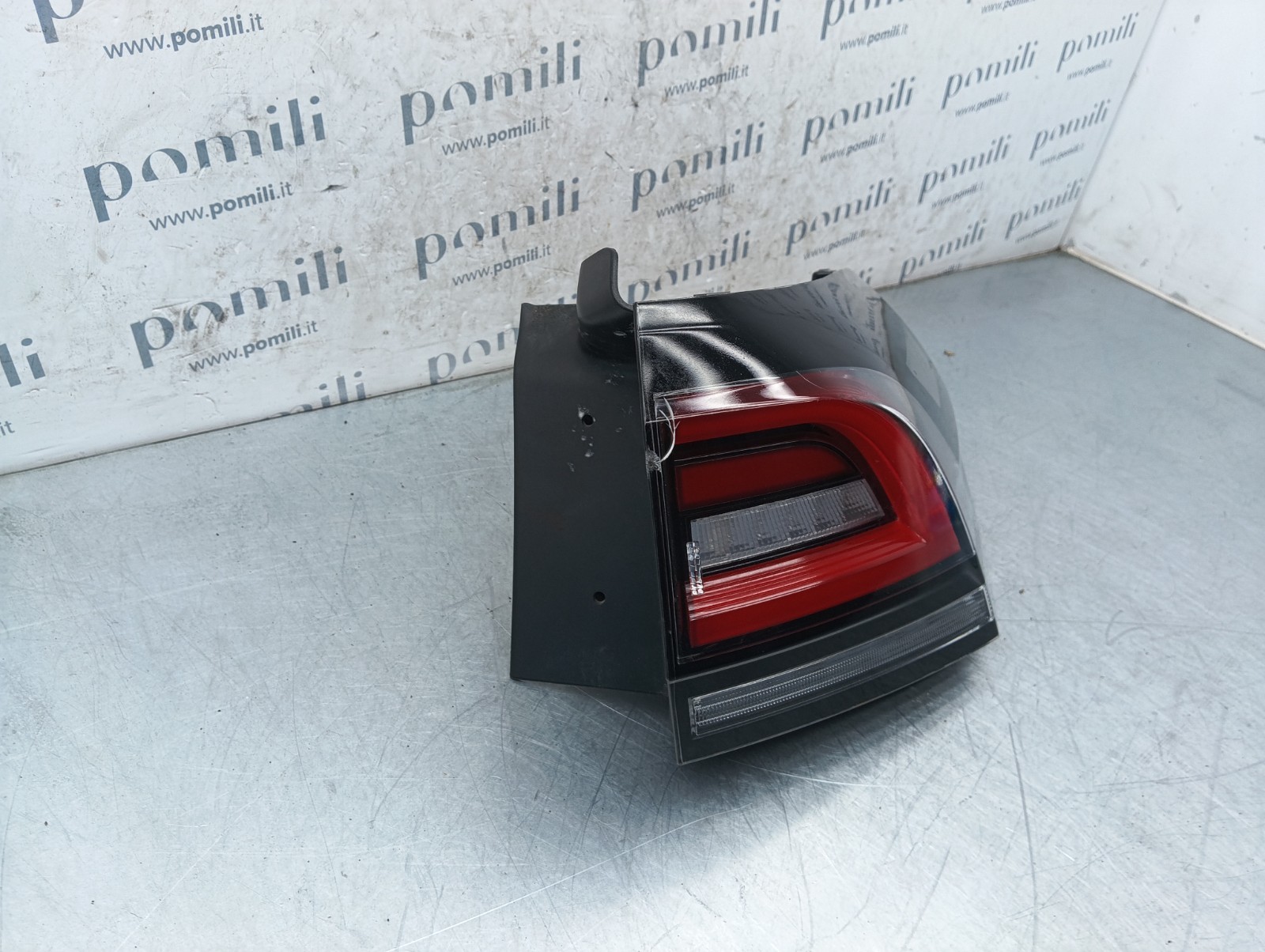 Pomili Fanaleria Volkswagen Taigo fanale posteriore destro crepato