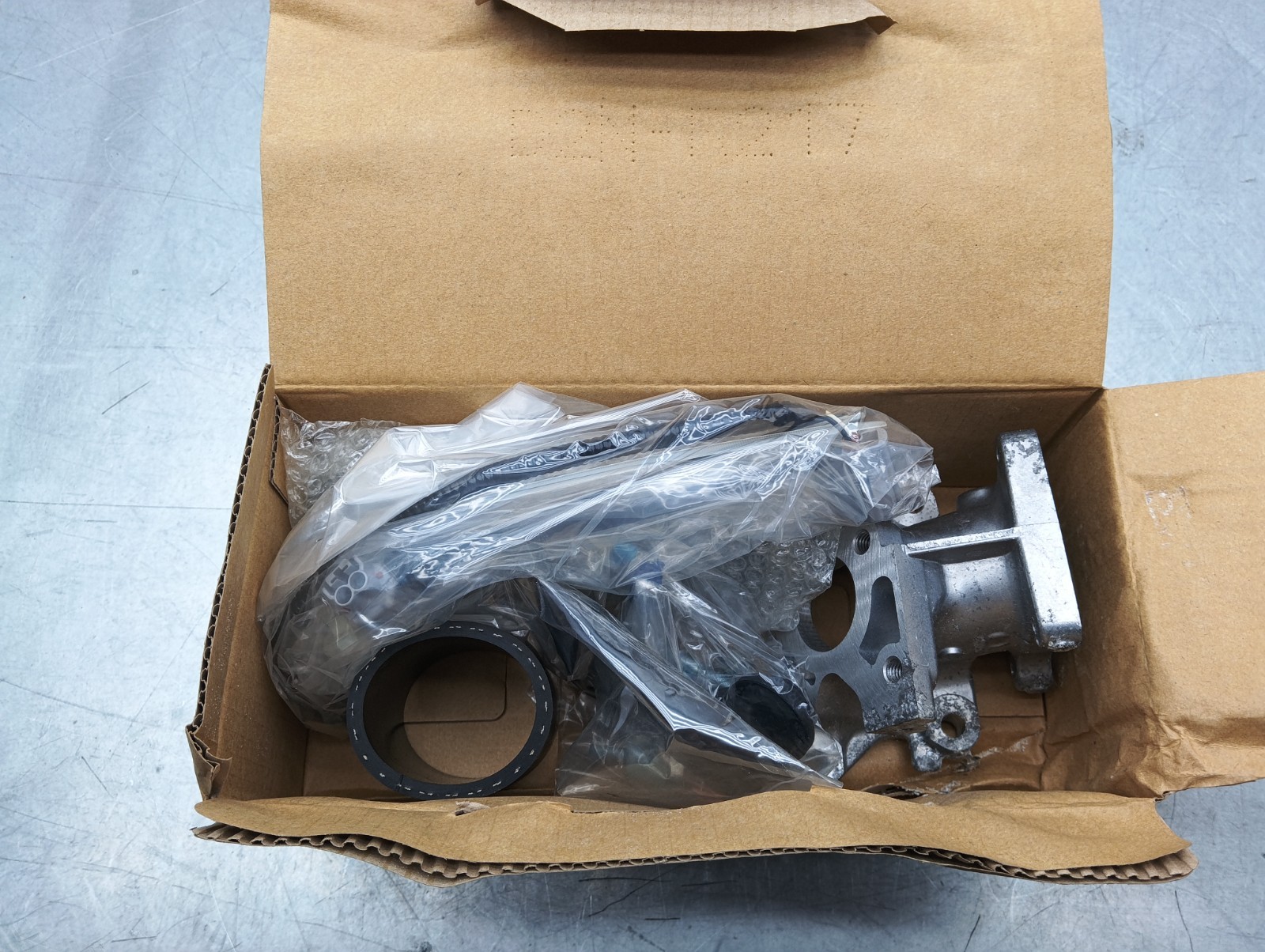 Pomili Motore e cambio con supporti Lexus LX 04004-57133 kit intercooler