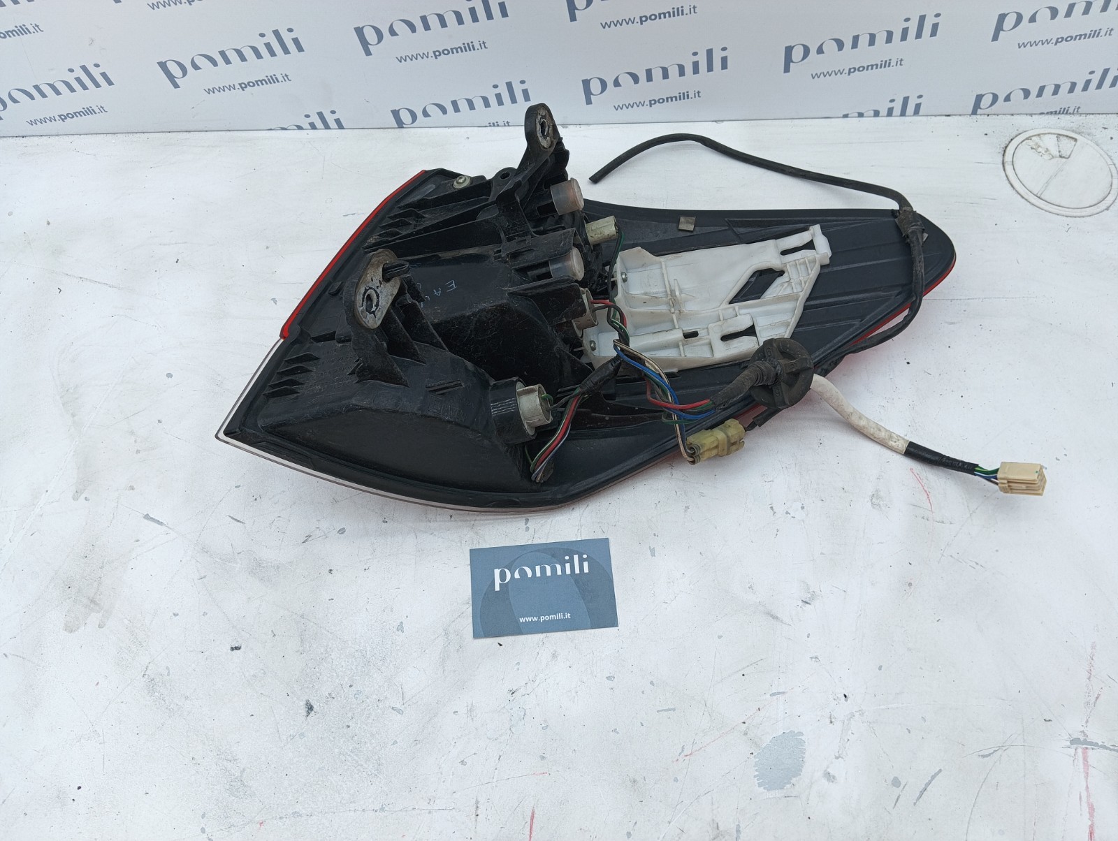 Pomili Fanaleria Fanale posteriore sinistro Subaru Outback 22020067 usato