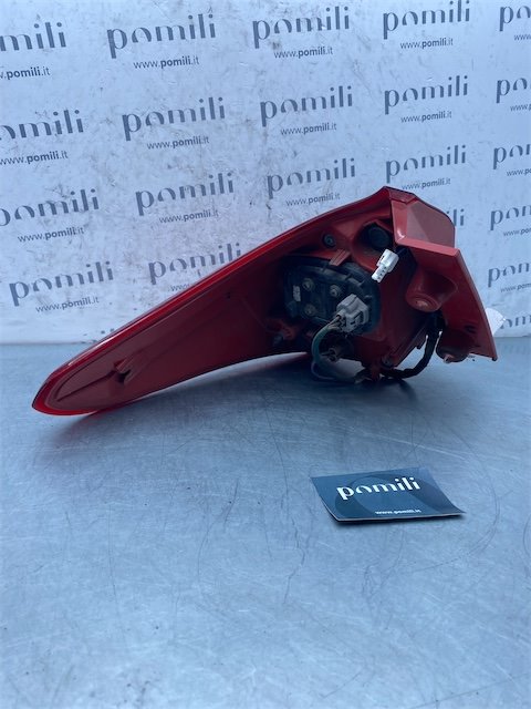 Pomili Auris (11/12-) fanale posteriore esterno destro