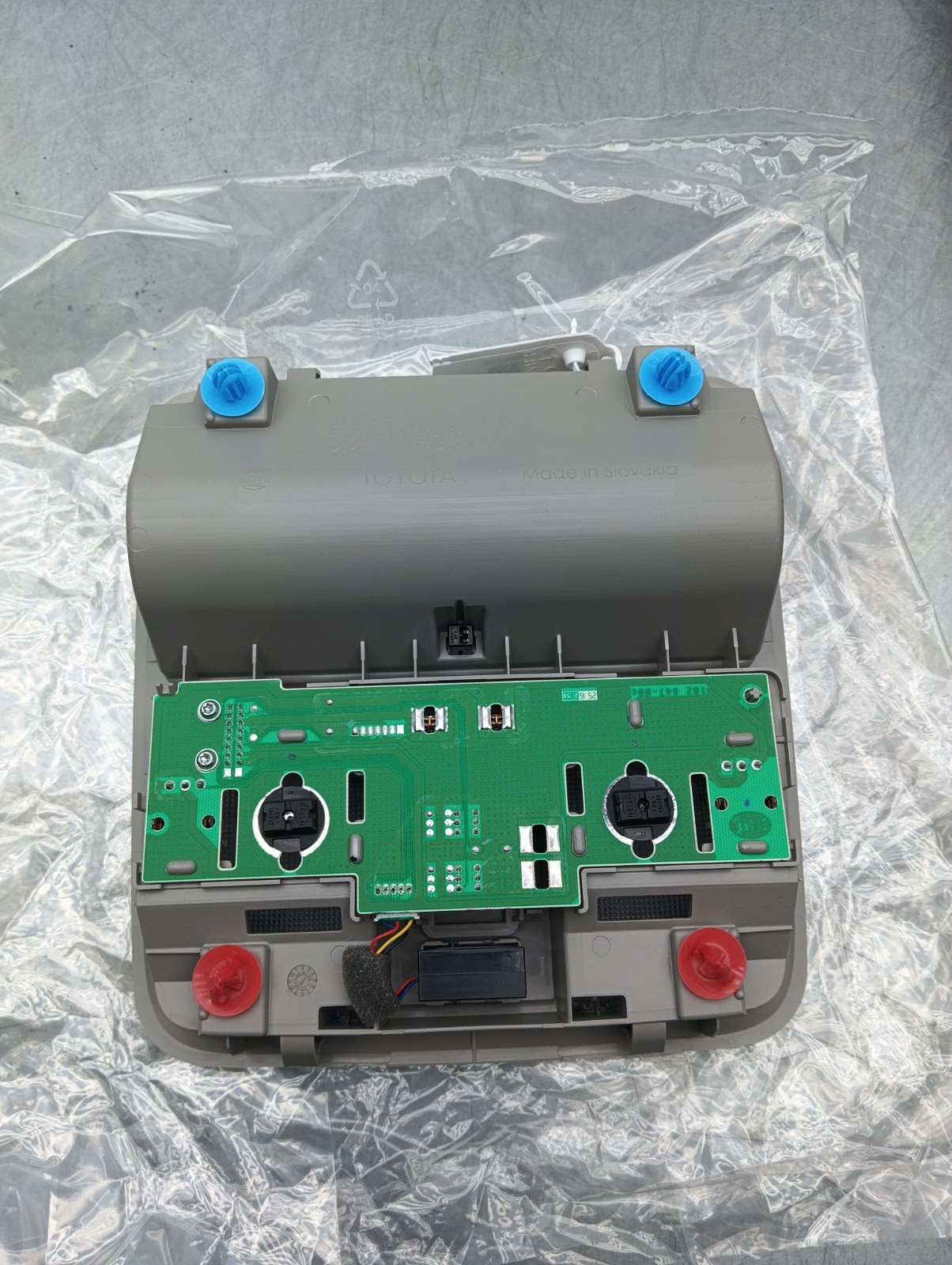 Pomili Fanaleria Plafoniera luce abitacolo Toyota Auris Corolla 81260-02500-B0 nuova