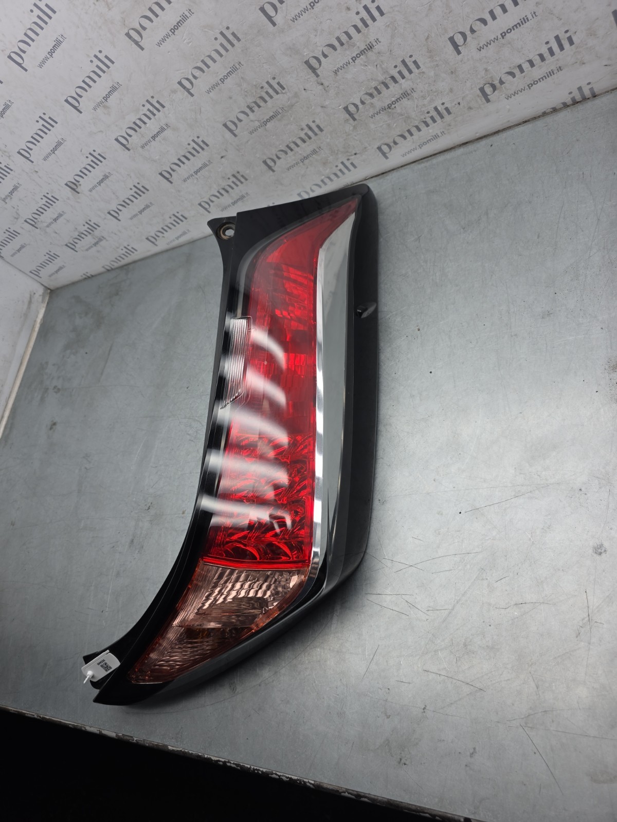 Pomili Fanaleria Toyota Aygo II 81551-0H110 fanale posteriore destro LED usato