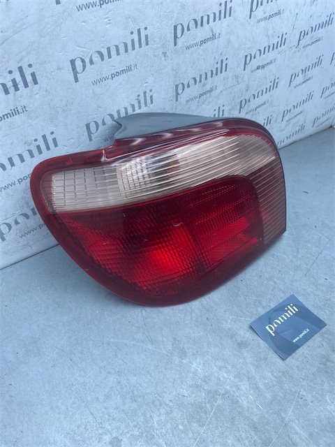 Pomili Fanaleria Toyota Yaris fanale posteriore sinistro FRP