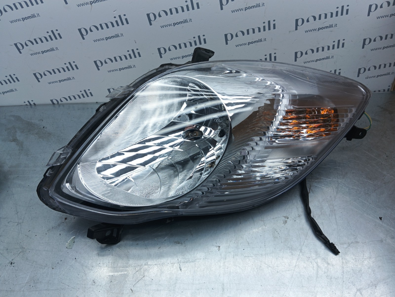 Pomili Fanaleria Toyota Yaris 312-11B9R faro anteriore destro usato