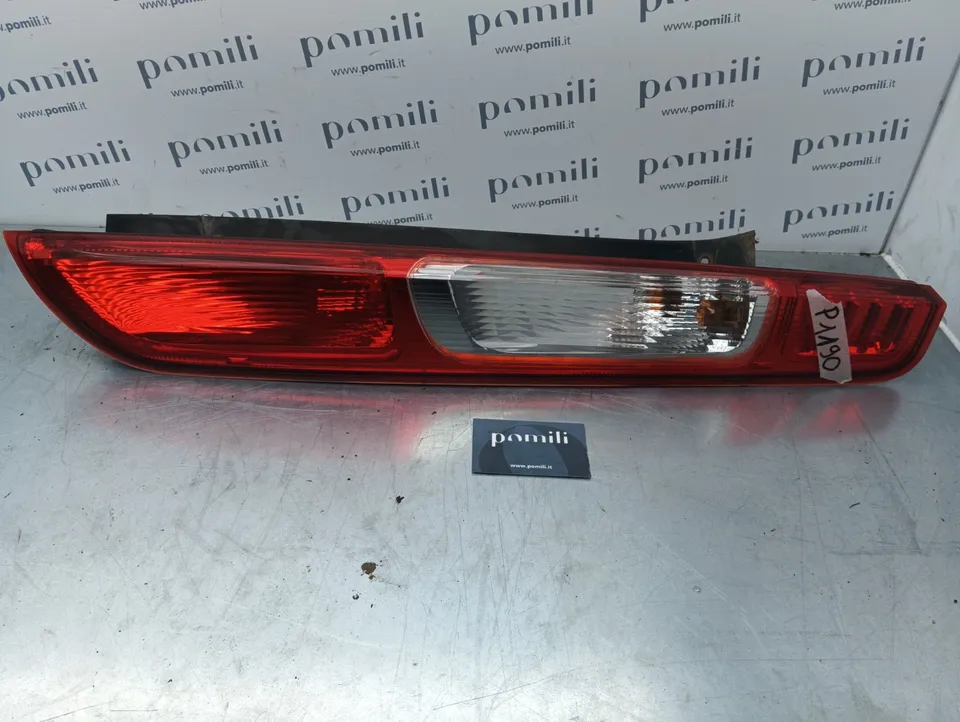Pomili Fanaleria FORD FOCUS FANALE DESTRO 4M5113404A usato