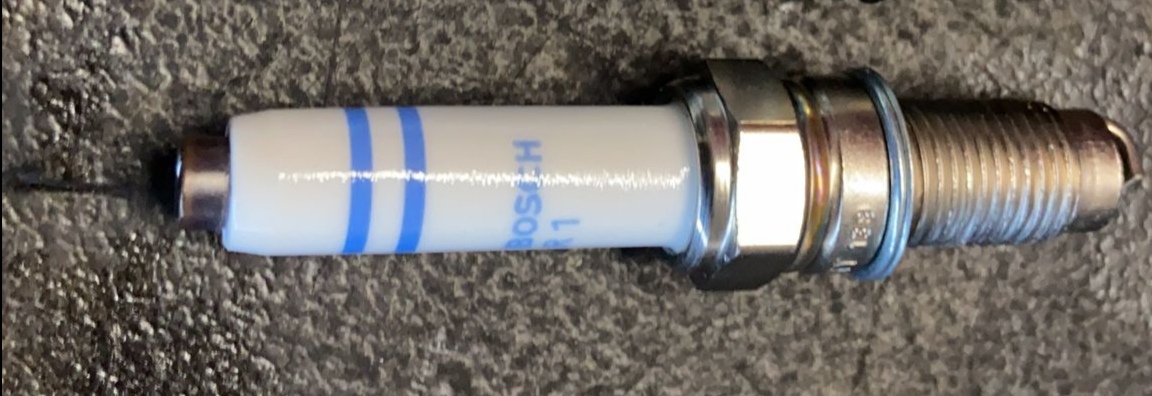 Bosch Candele di accensione YR6KI332S candela doppio iridio