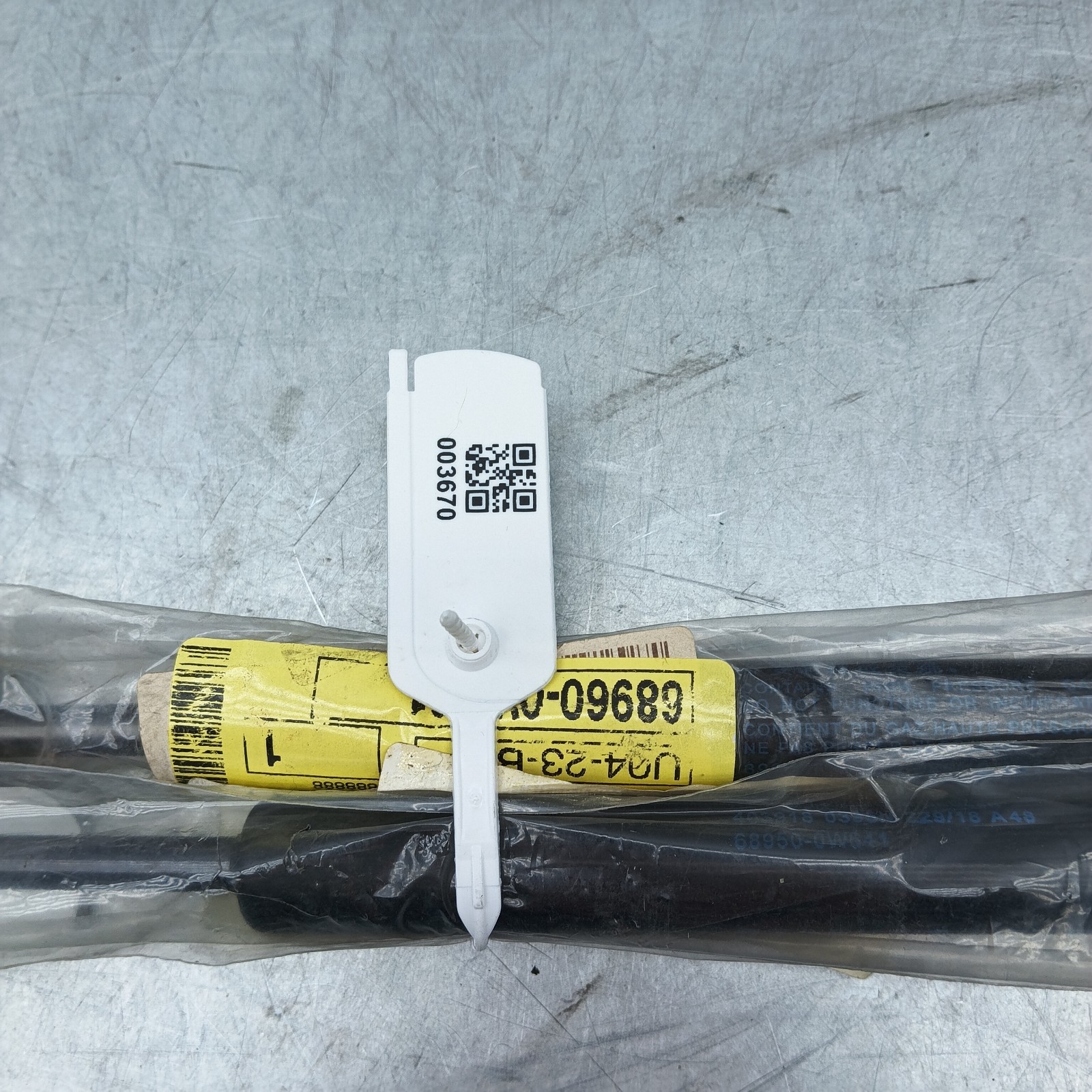 Pomili Sterzo e ammortizzatori Coppia pistoncini portellone Toyota Yaris I 68950-0W641 nuovi