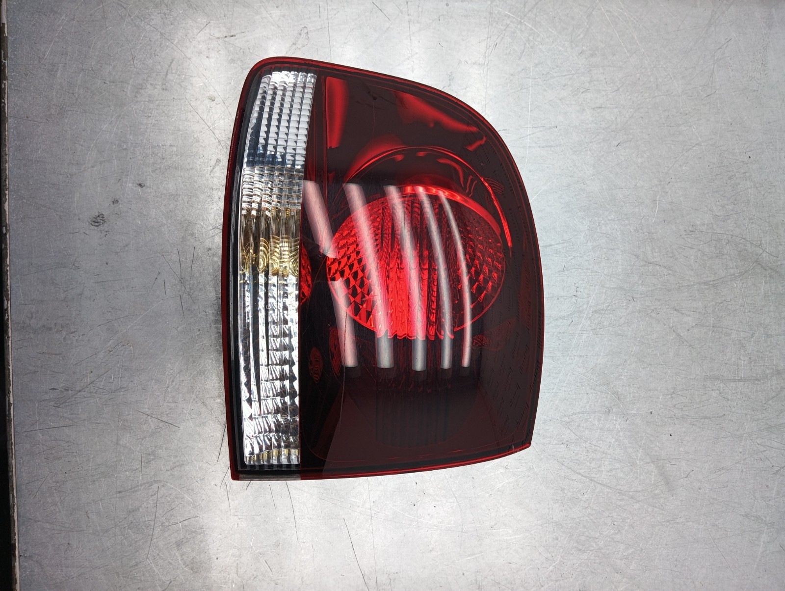 Pomili Fanaleria Volkswagen Touareg fanale sinistro usato OEM 28259002