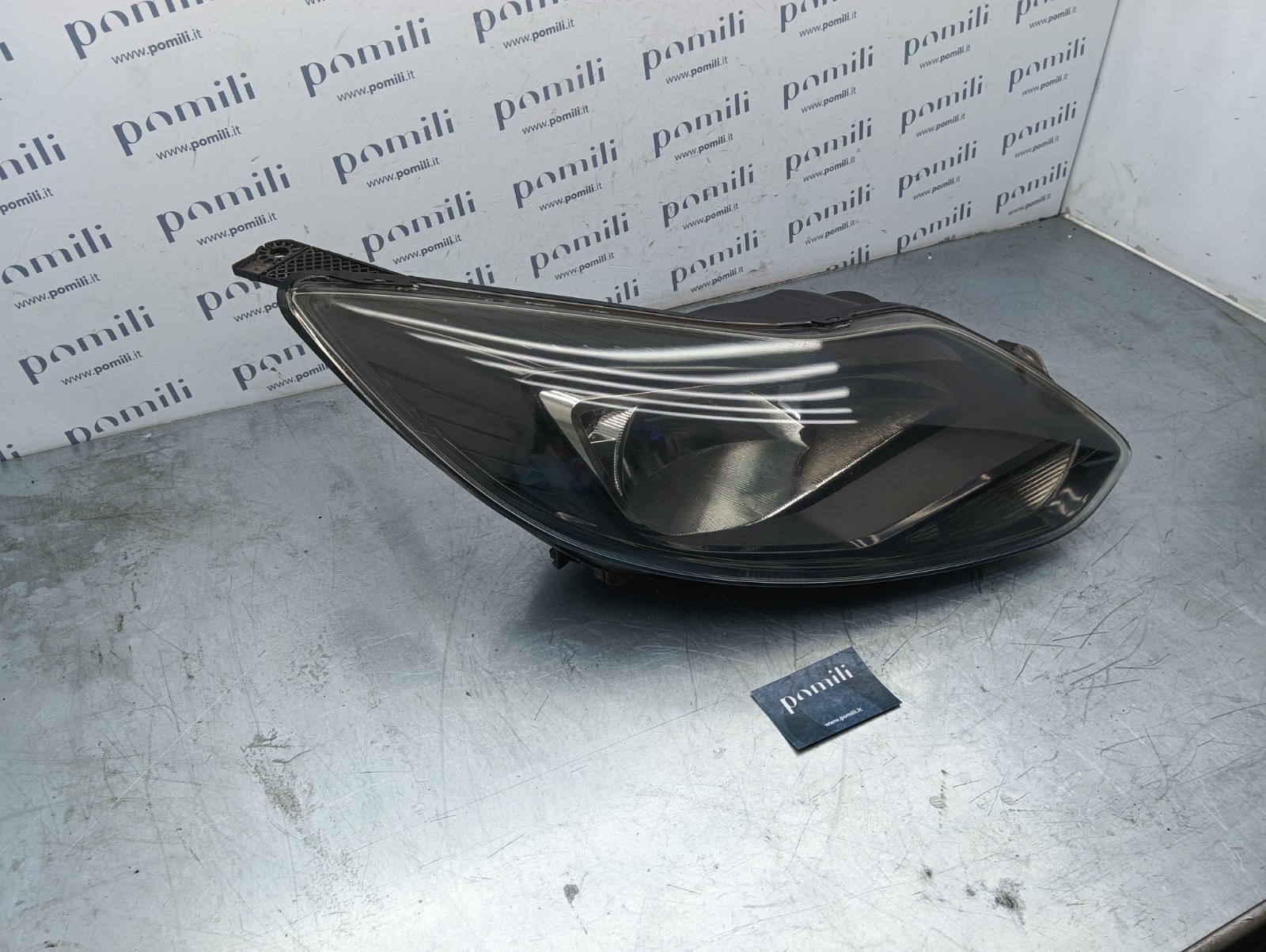 Pomili Fanaleria Ford Focus III 1481914820 faro anteriore destro usato