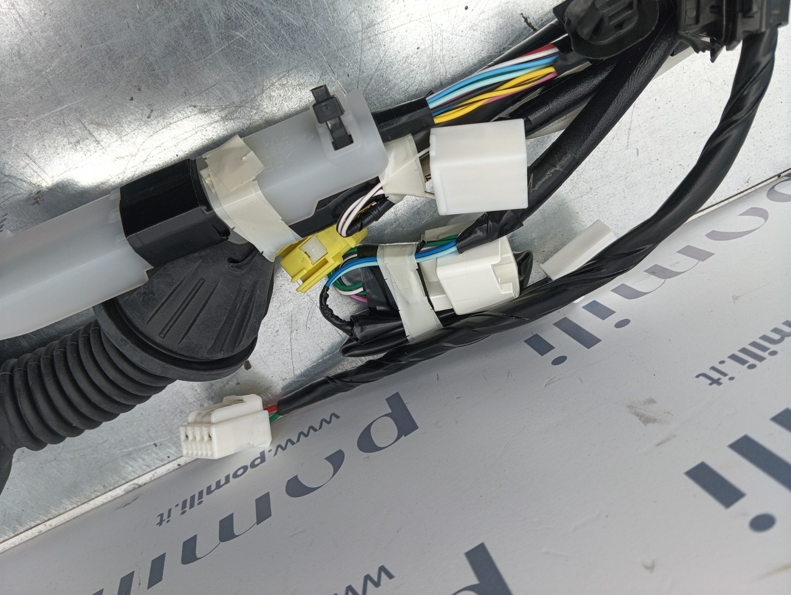 Pomili Motorini avviamento, alternatori, ECU e cavi Toyota Yaris cablaggio porta anteriore destra