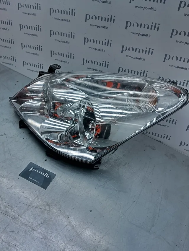 Pomili Fanaleria Faro anteriore destro Toyota Corolla Verso (2ª serie 2004-09) 7357230400 usato