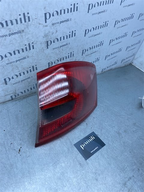 Pomili Fanaleria fanale posteriore Ford Kuga CBV destro esterno