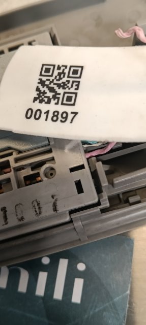 Pomili Fanaleria Toyota Yaris luce cortesia centrale tetto