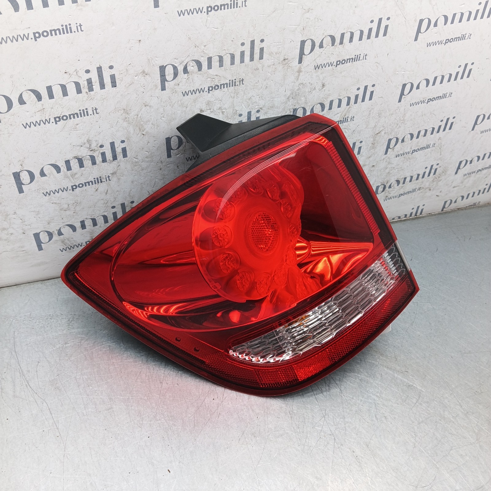 Pomili Fanaleria Fiat Freemont/Dodge Journey fanale posteriore sinistro usato OEM 68078481AD