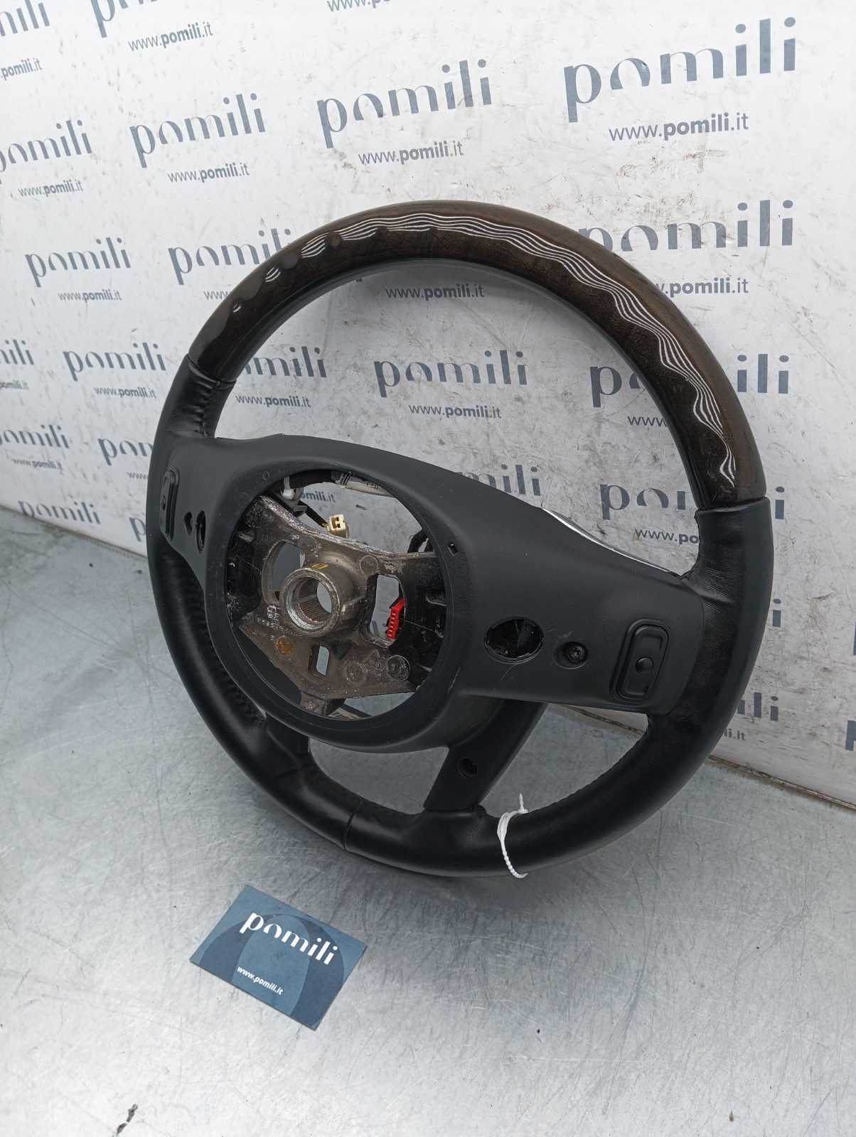 Pomili Rivestimenti interni e parti interne 05057580AE volante usato