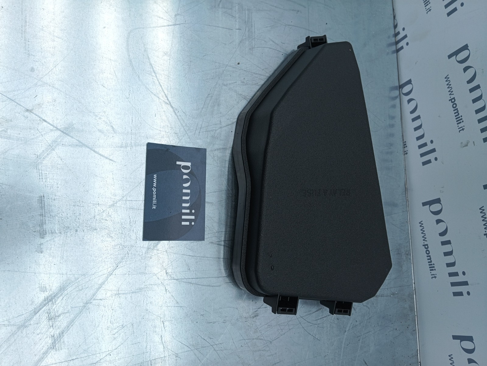 Pomili Motorini avviamento, alternatori, ECU e cavi 82662-42660 coperchio fusibili Toyota RAV4 2019-24 nuovo