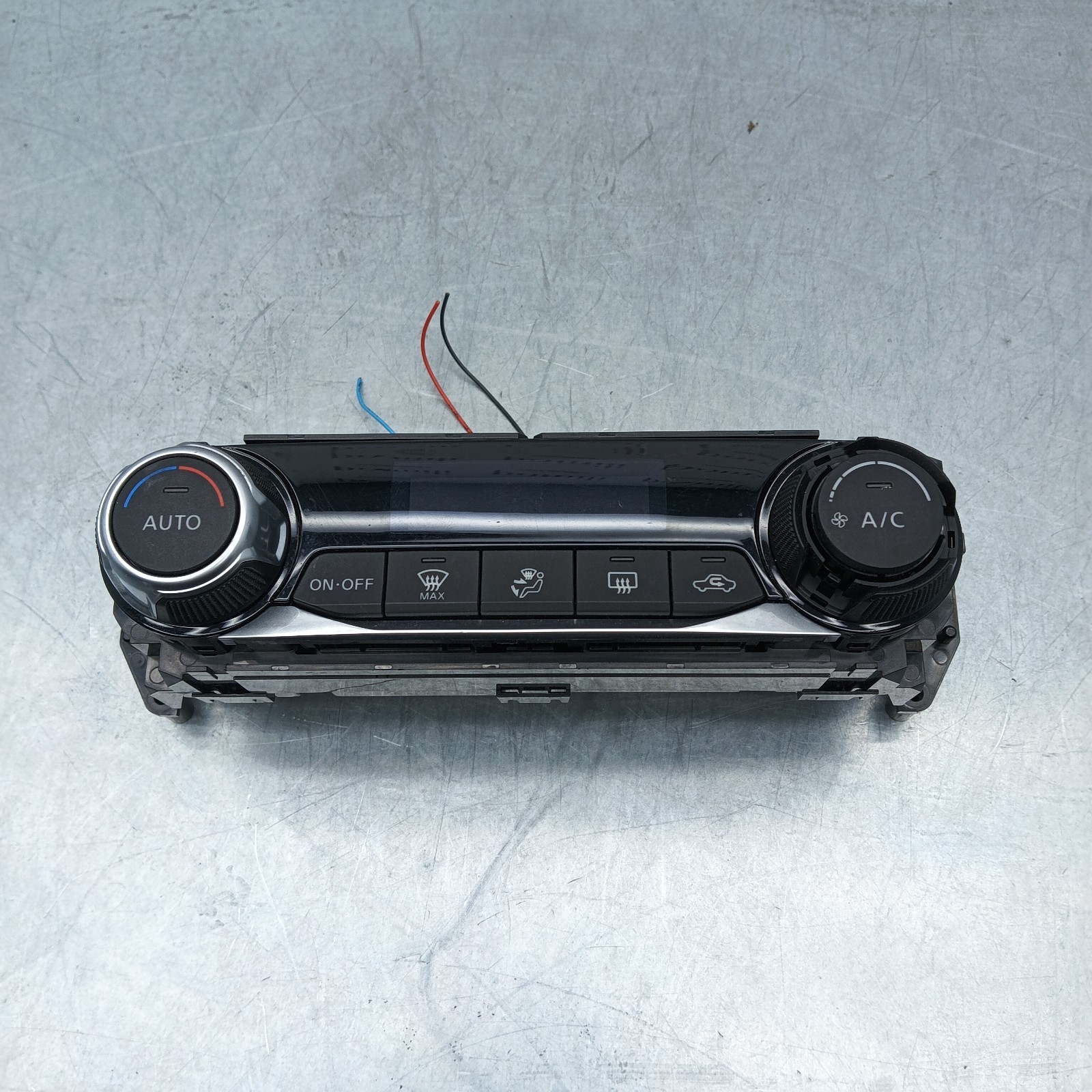 Pomili Climatizzazione Comandi climatizzatore Nissan Micra Qashqai Juke Note 275005FA5A usato