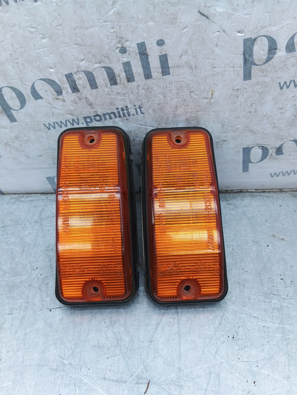 Pomili Fanaleria coppia frecce parafango Isuzu Trooper 214-21338 usate