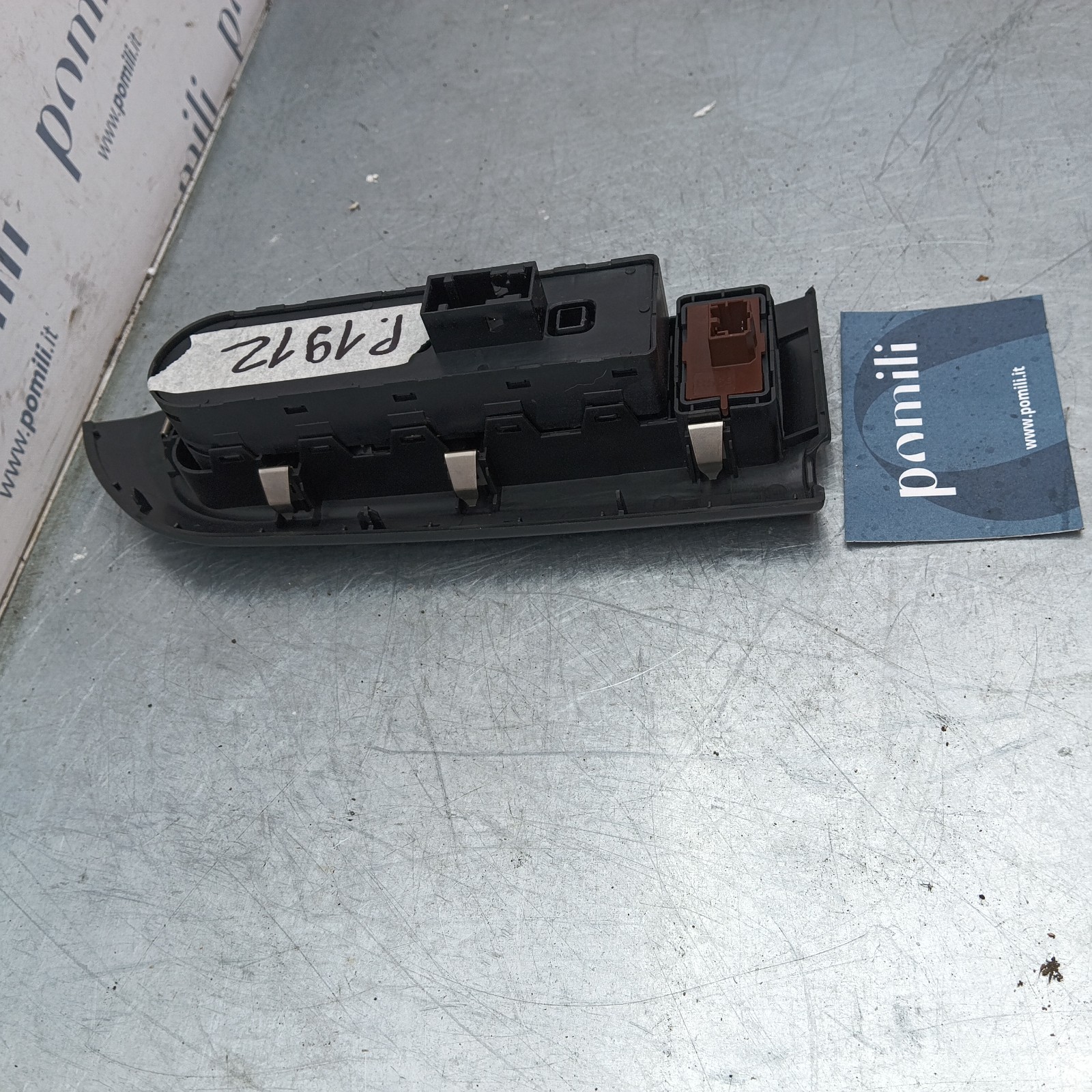 Pomili Rivestimenti interni Pulsantiera alzacristalli Fiat 500X 07356331500 sinistra usata