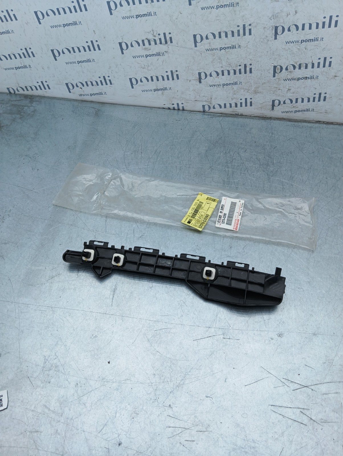 Pomili Paraurti posteriore Supporto sinistro Toyota Auris 52576-02090