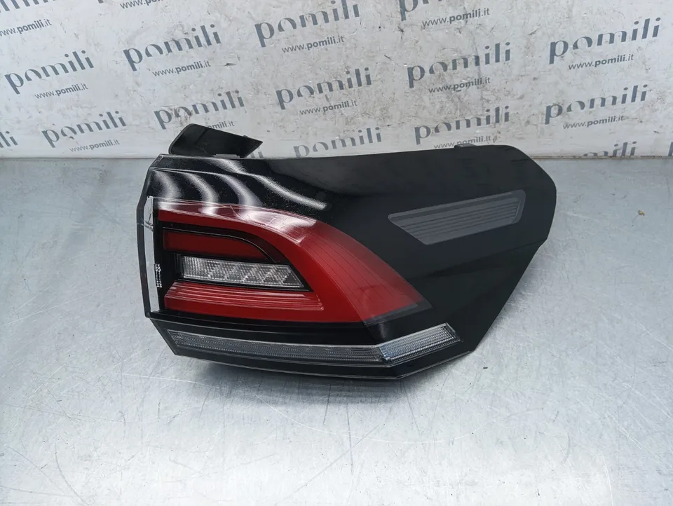 Pomili Fanaleria Volkswagen Taigo fanale posteriore destro crepato