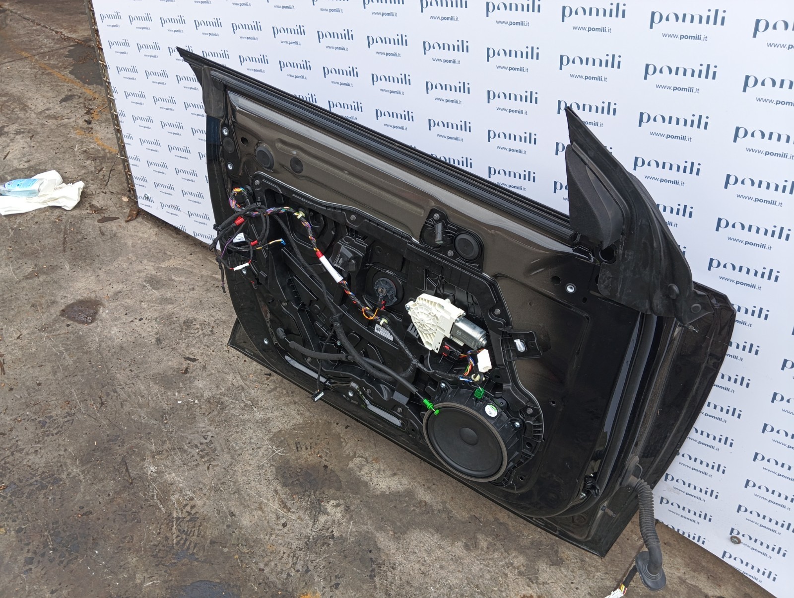 Pomili Lamierati esterni Tesla Model Y porta anteriore sinistra usata