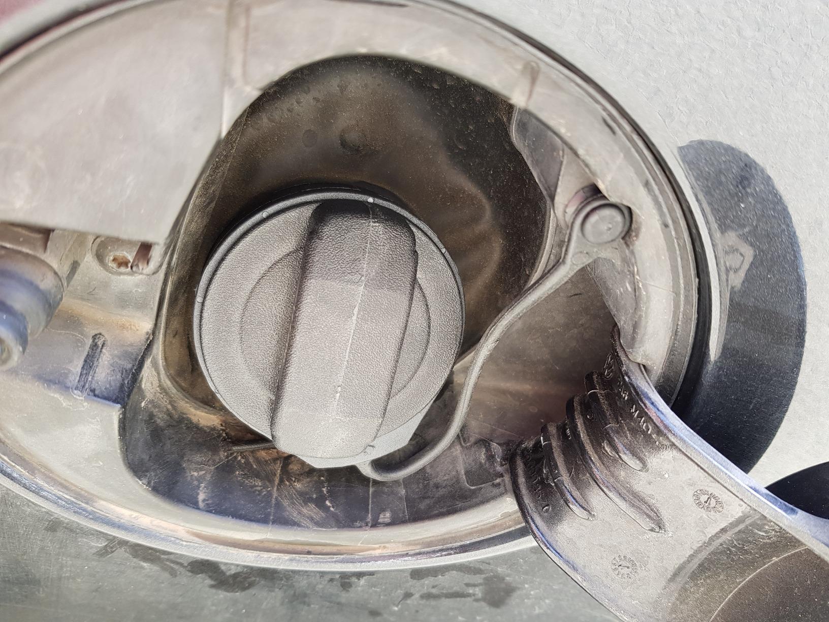 Bilstein Carrozzeria e abitacolo febi bilstein 27288 tappo serbatoio con cinturino non bloccabile