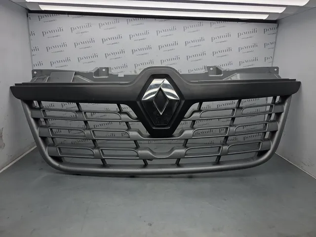 Pomili Motore e cambio con supporti Renault Master III 623102803R griglia radiatore usata