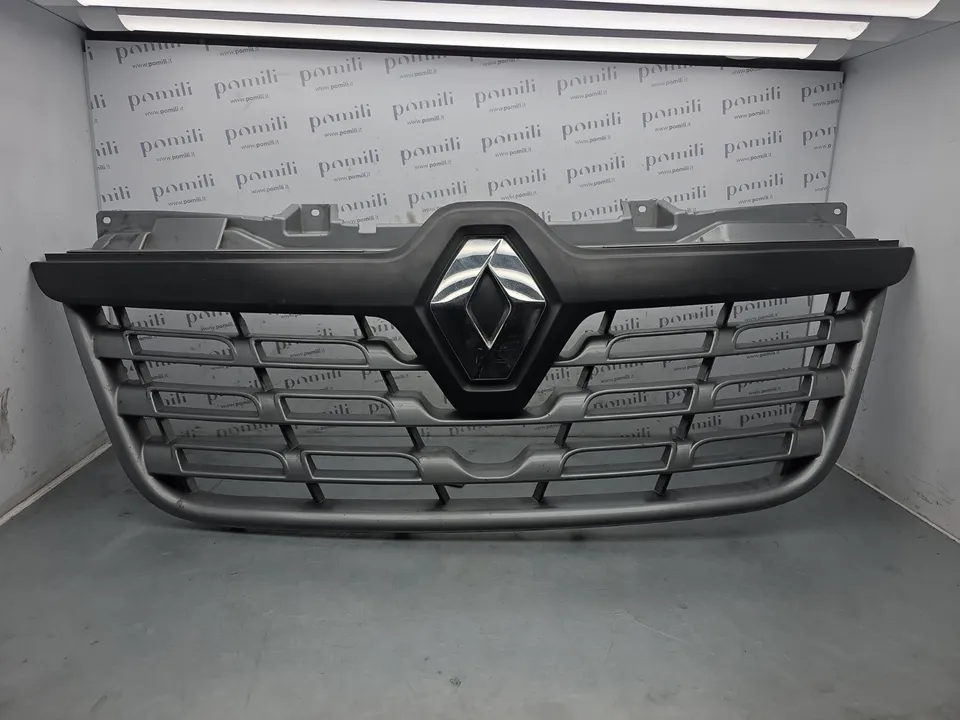 Pomili Motore e cambio con supporti Renault Master III 623102803R griglia radiatore usata
