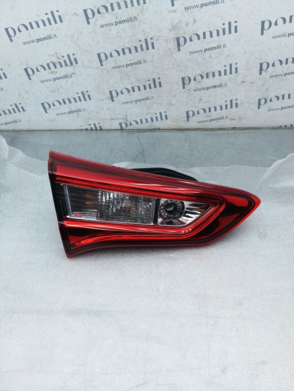 Pomili Fanaleria Fanale posteriore sinistro portellone Toyota Yaris Hybrid 2017-2020 81560-0D610 nuovo