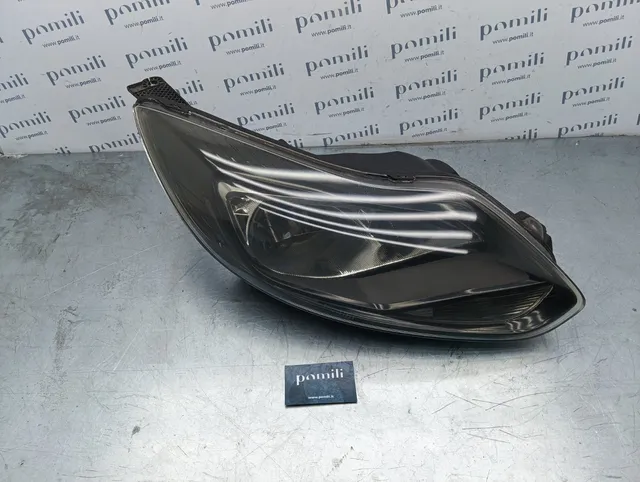 Pomili Fanaleria Ford Focus III 1481914820 faro anteriore destro usato
