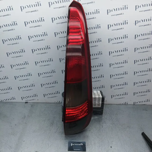 Pomili Fanaleria Ford Fiesta fanale destro usato OEM 08-431-1952R-B
