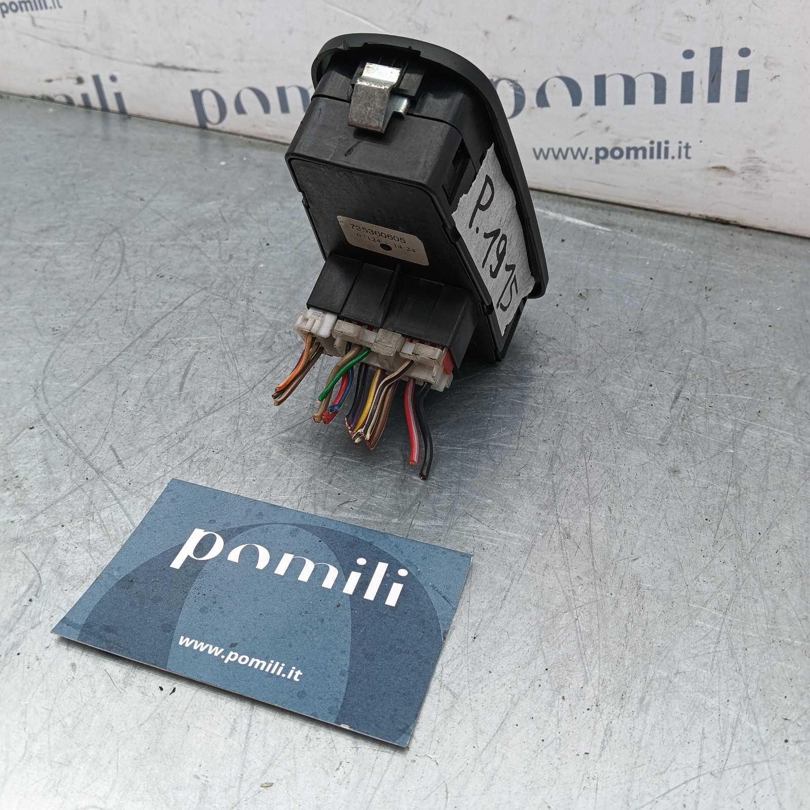 Pomili Rivestimenti interni e parti interne pulsantiera alzacristalli Lancia Y 735360605 usata