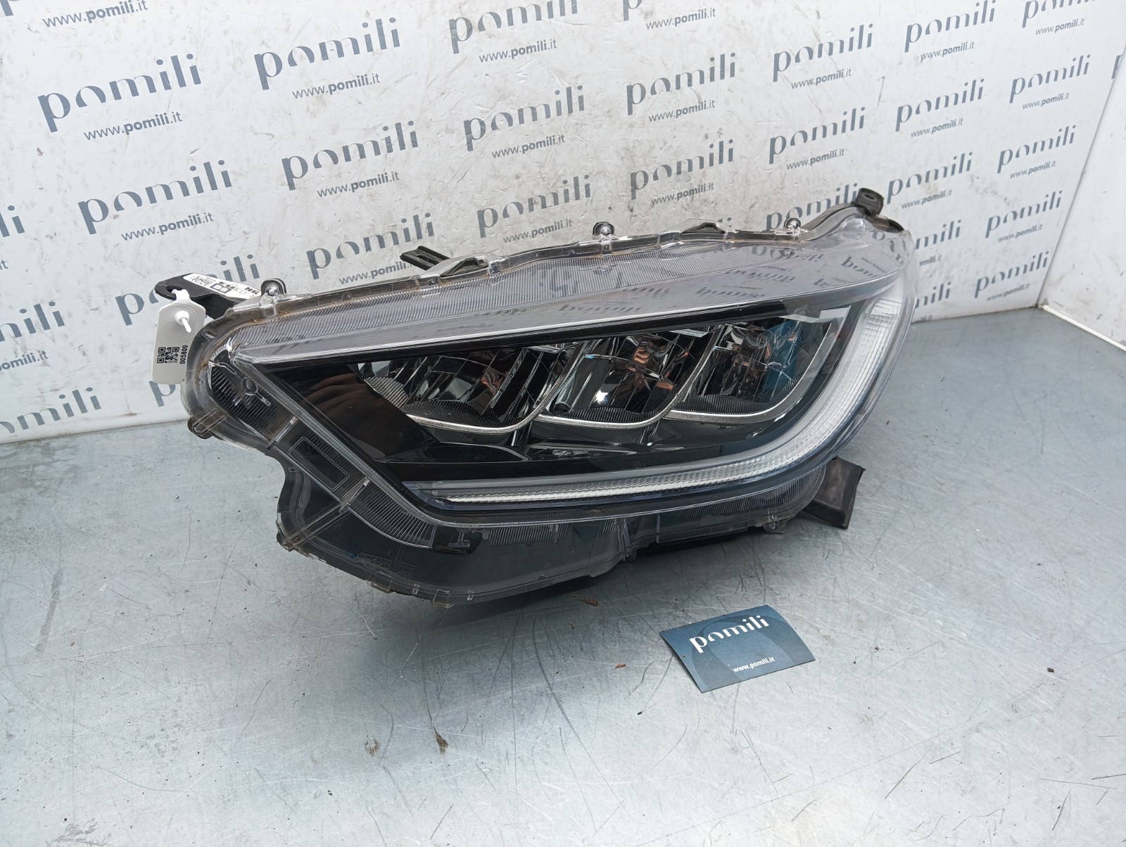Pomili Fanaleria Faro anteriore sinistro LED Toyota Yaris 4 EUK0-8 usato