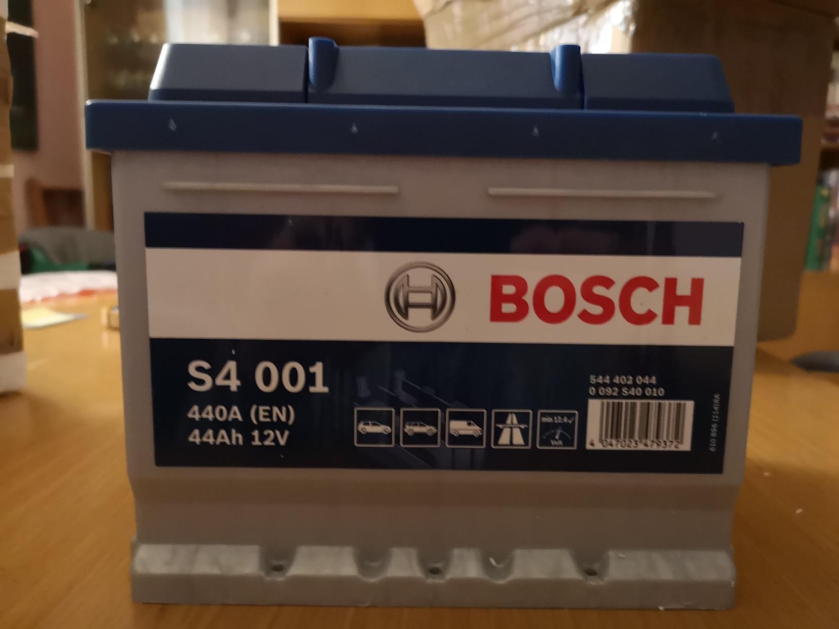 Bosch Batterie S4001 batteria auto 44 Ah 440 A piombo acido 12 V