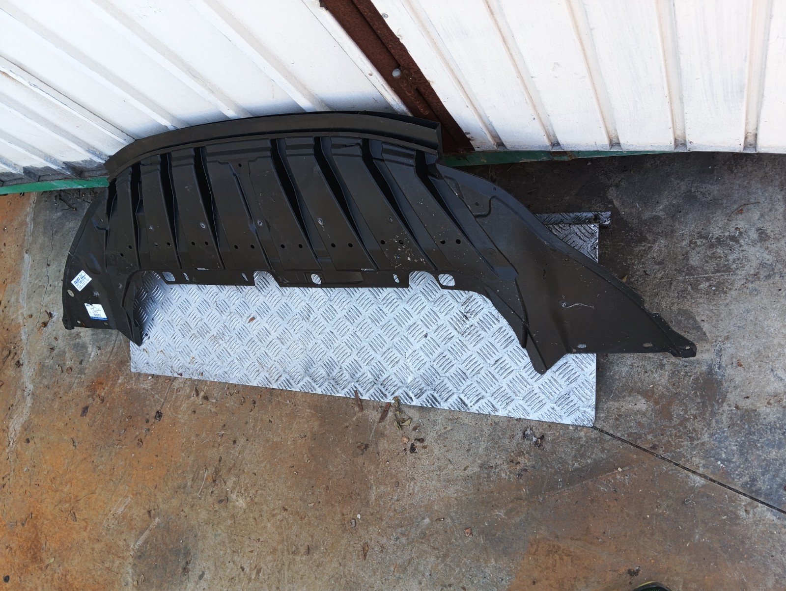 Pomili Paraurti anteriore Ford C-MAX II AM51-A8B384-A protezione sottoparaurti nuova