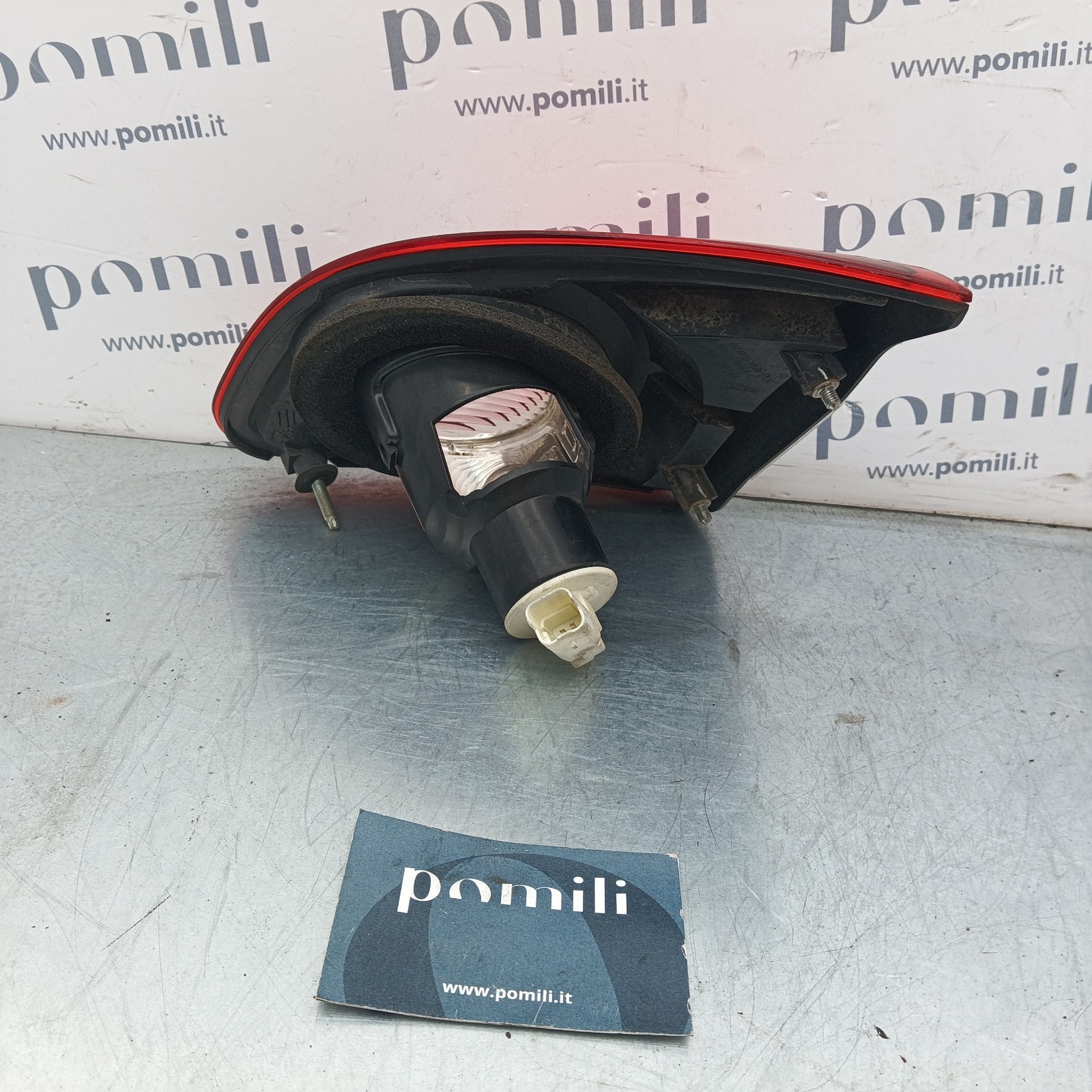 Pomili Fanaleria Nissan Qashqai fanale posteriore sinistro portellone 89071063 usato