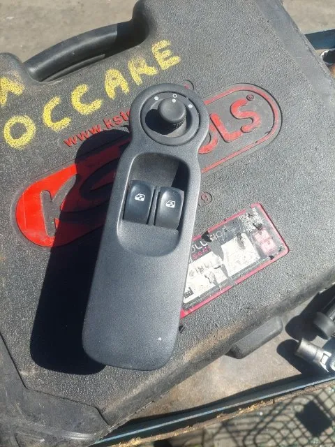 Pomili Rivestimenti interni e parti interne Interruttore alzacristalli porta ant. SX Renault Modus 2a Serie (01/08>06/13<)