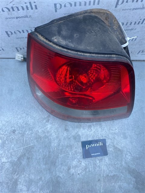 Pomili Fanaleria Kia Sorento 1a Serie fanale posteriore sinistro